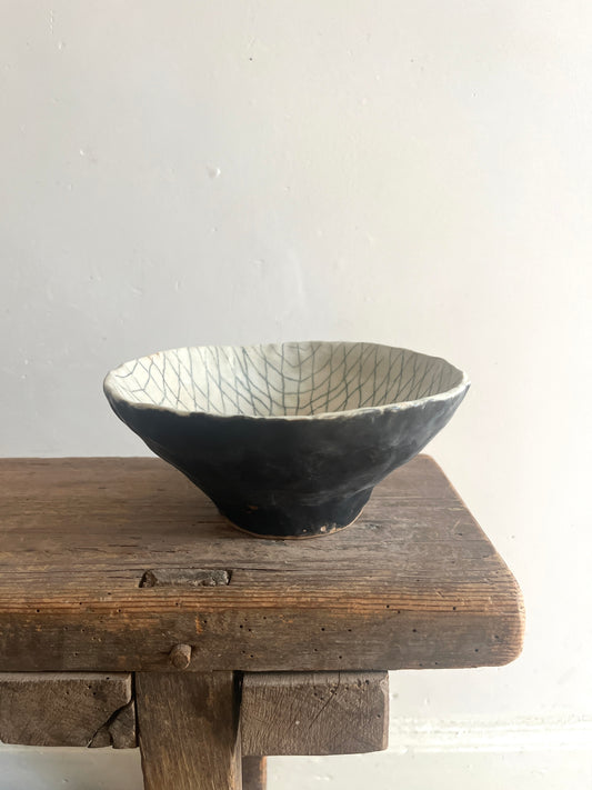 Black grid bowl