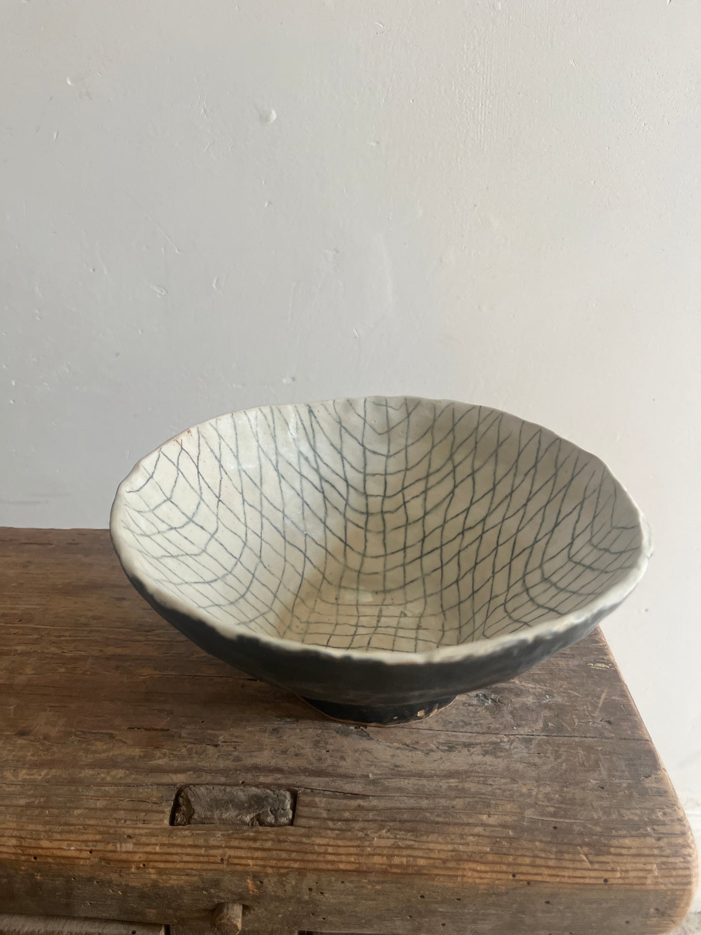 Black grid bowl